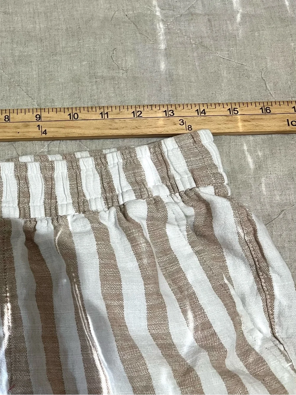 Old Navy Women's Linen Blend Striped Shorts Sz Small Tan White Elastic Waist
